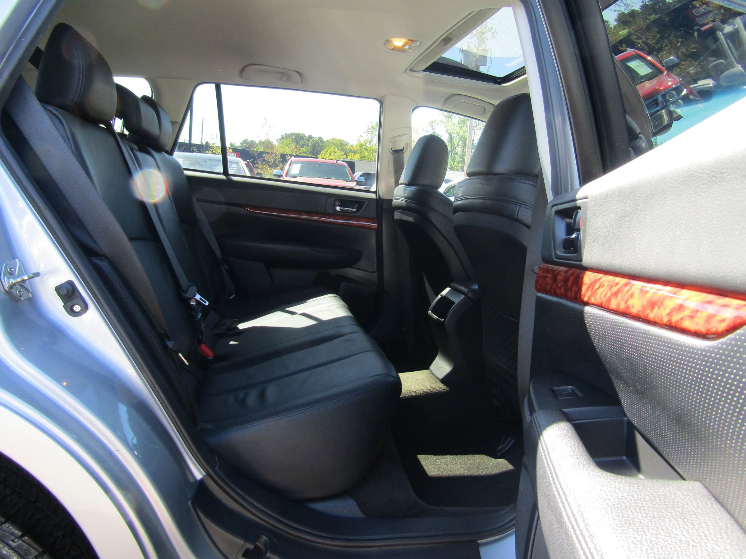 Used 2012 Subaru Outback 2.5i Limited AWD/4WD image 10