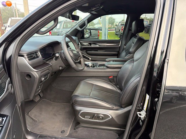 Used 2024 Jeep Wagoneer 2WD w/ Convenience Group I image 5