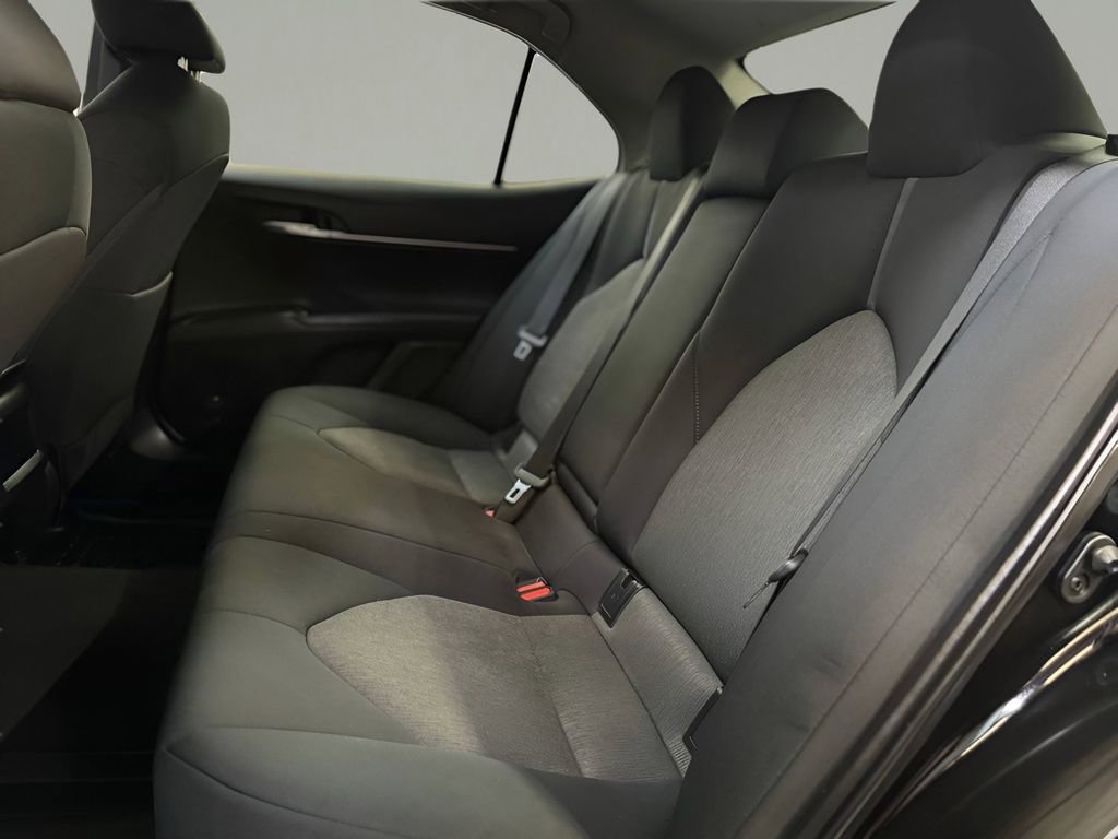 Used 2022 Toyota Camry LE image 10