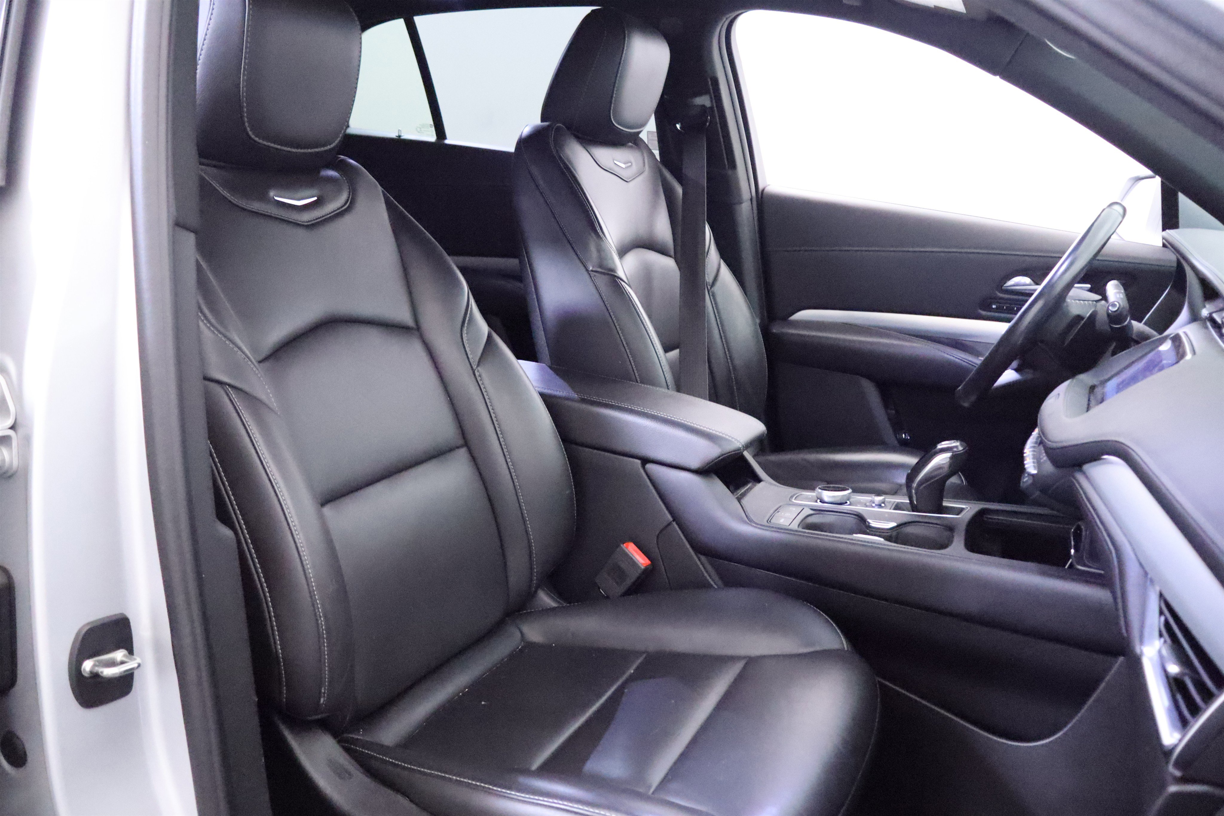 Used 2019 Cadillac XT4 Premium Luxury w/ Cold Weather Package AWD/4WD image 20