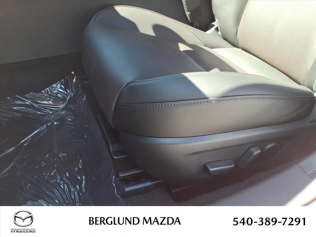 New 2026 MAZDA MAZDA3 Hatchback w/Premium Plus Pkg AWD/4WD image 12