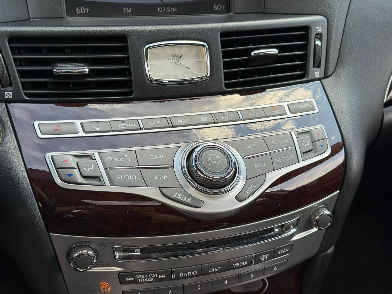 Used 2018 INFINITI Q70 Luxe RWD image 26