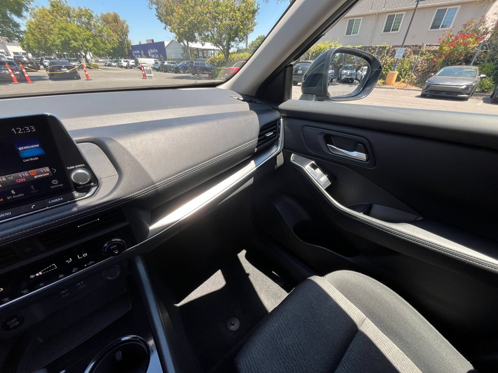 Used 2025 Nissan Rogue SV FWD image 36