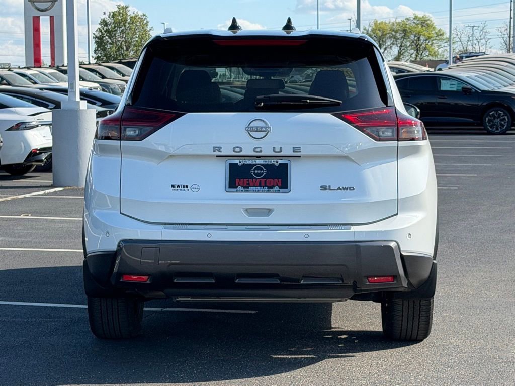 Used 2025 Nissan Rogue SL w/ Tech Package image 6