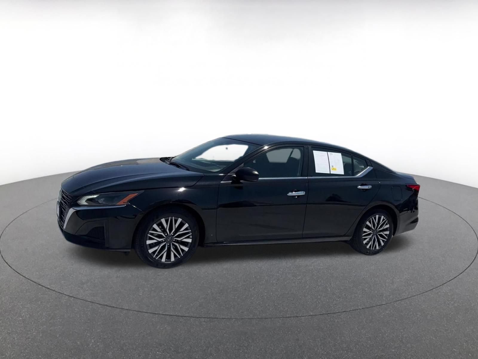 Used 2025 Nissan Altima 2.5 SV FWD image 7
