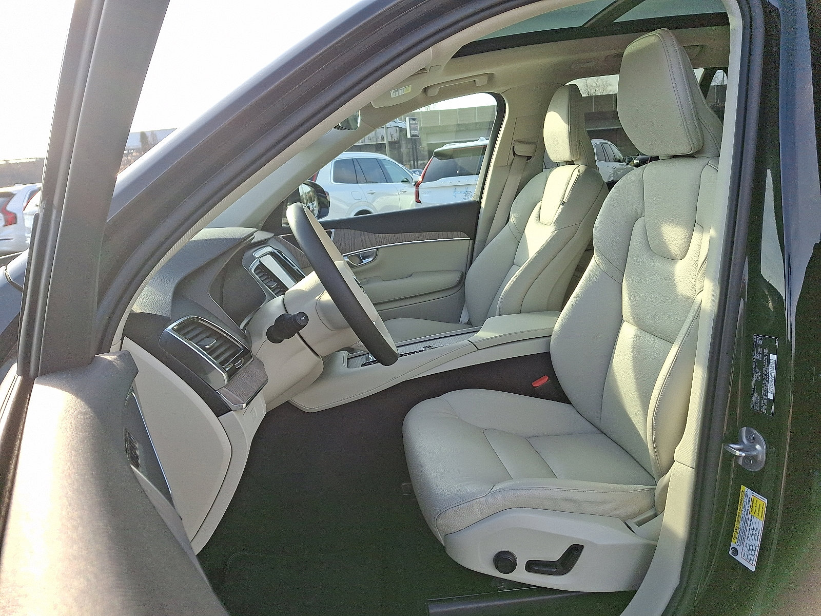 Certified 2024 Volvo XC90 B6 Plus image 14