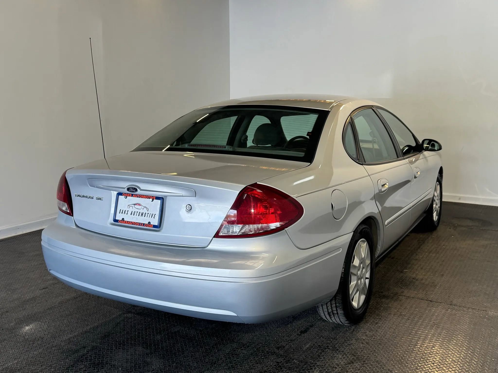 Used 2007 Ford Taurus SE FWD image 6