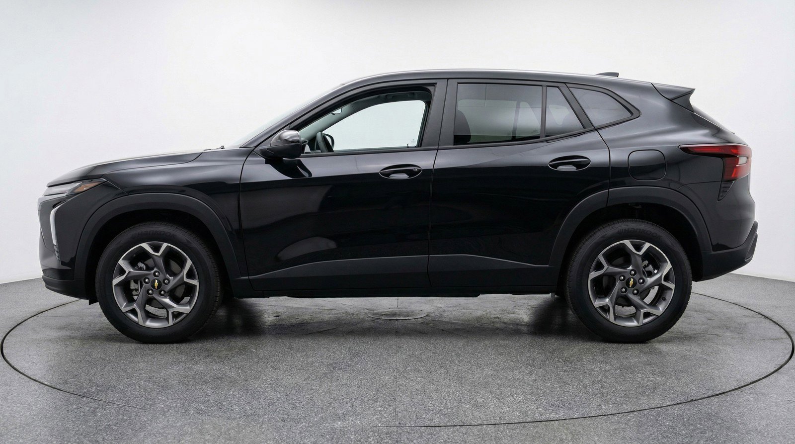Used 2025 Chevrolet Trax LT w/ LT Convenience Package image 5