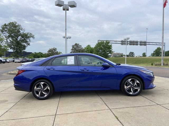 Used 2023 Hyundai Elantra SEL w/ Convenience Package FWD image 13