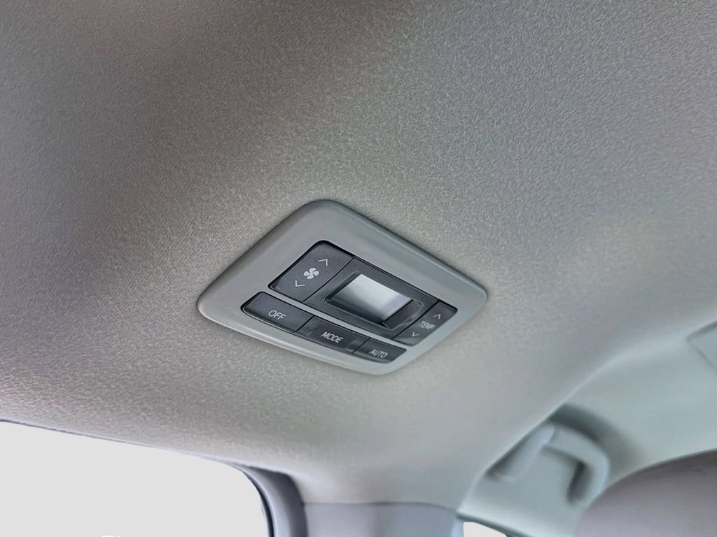 Used 2014 Toyota Sienna XLE FWD image 27