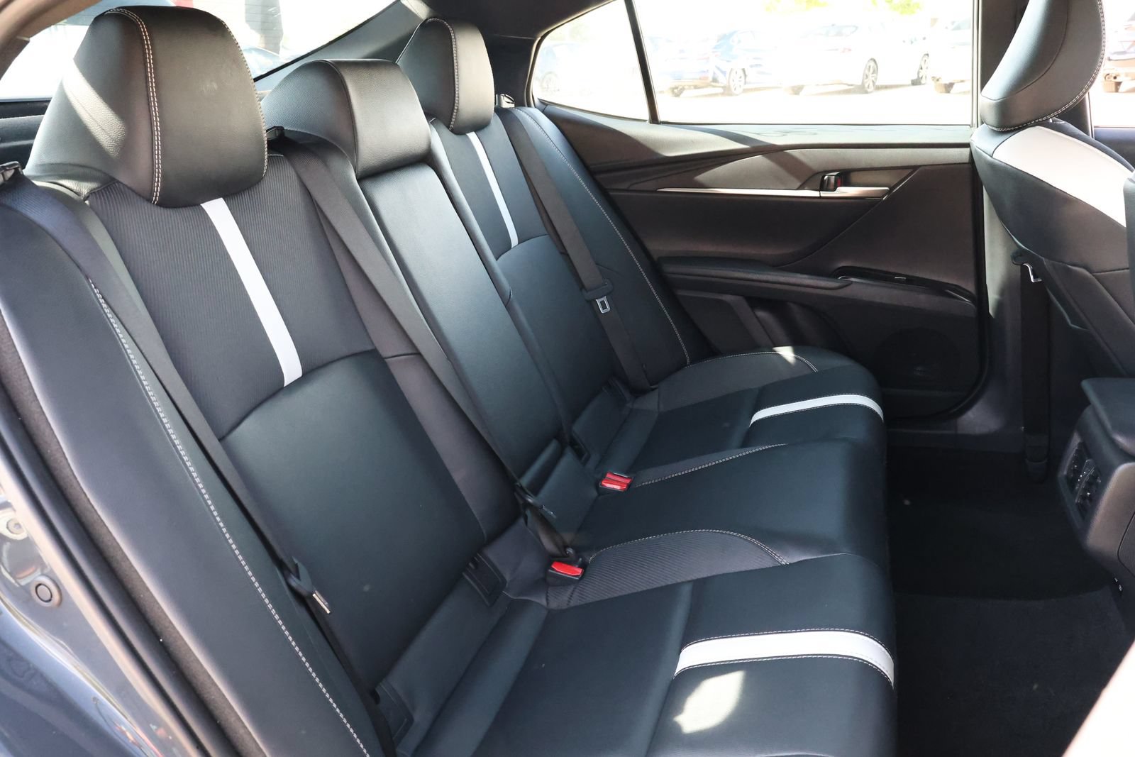 Used 2025 Toyota Camry Hybrid FWD image 31
