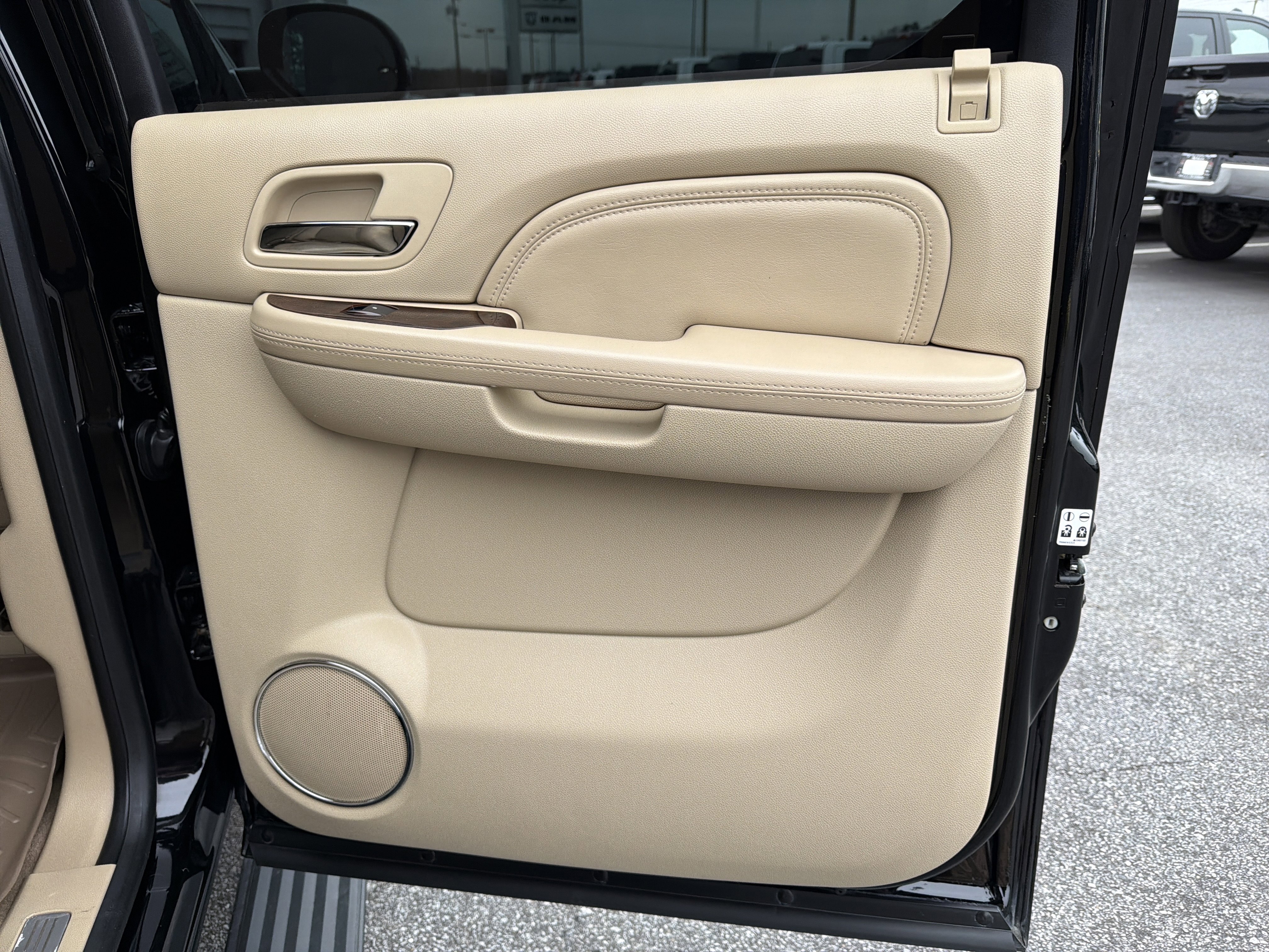 Used 2013 Cadillac Escalade EXT Premium image 18