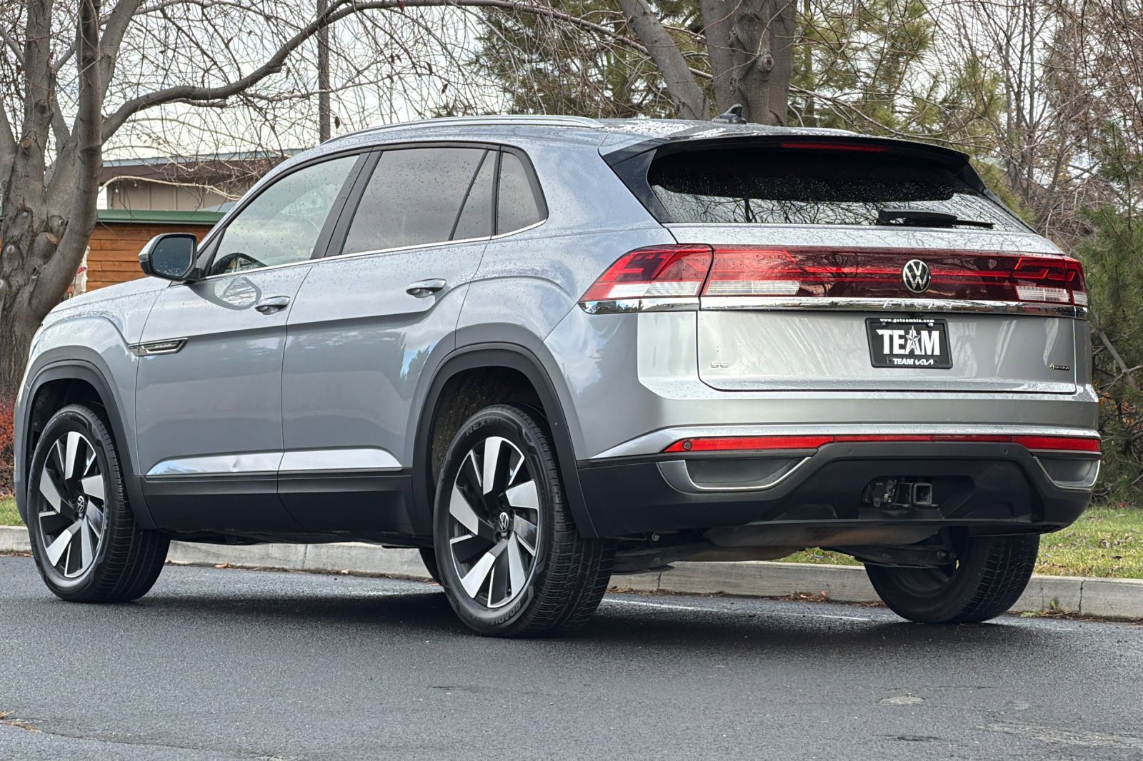 Used 2024 Volkswagen Atlas Cross Sport SE image 6