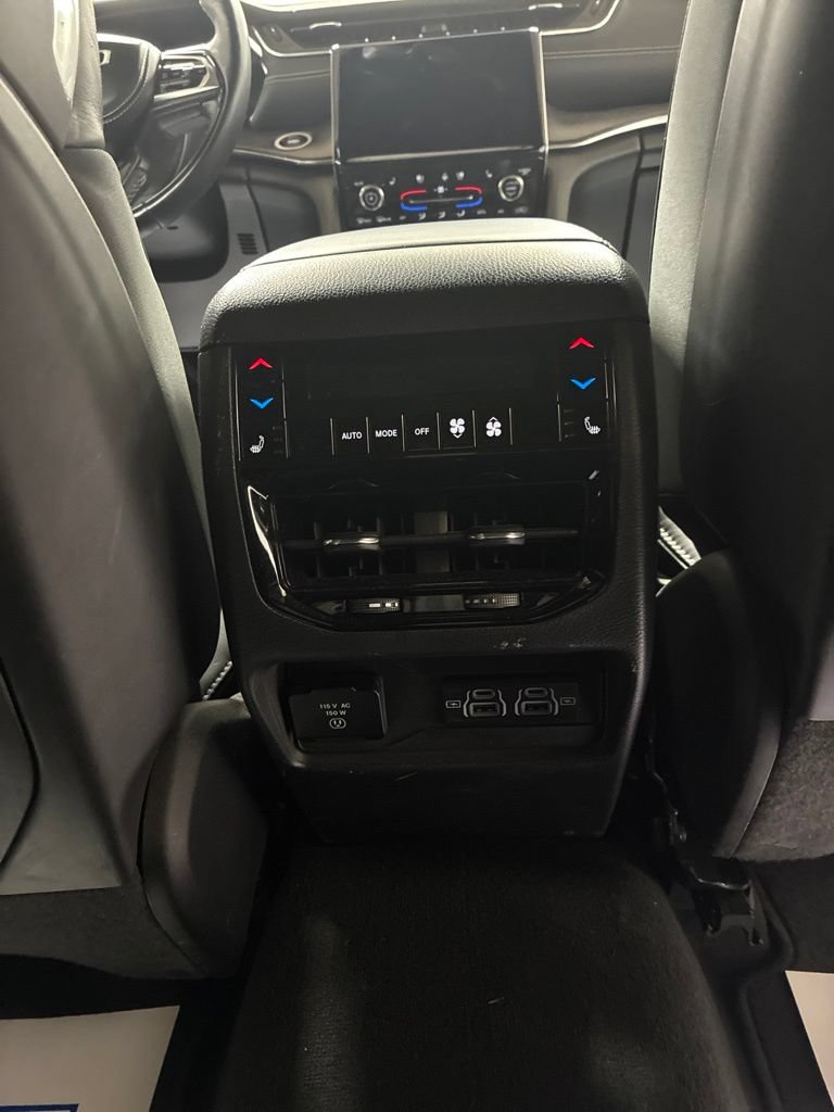 Used 2022 Jeep Grand Cherokee Overland w/ Advanced Protech Group III AWD/4WD image 23
