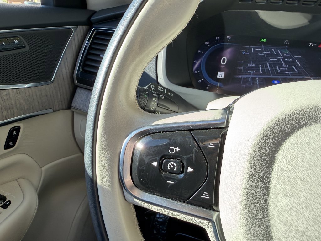 Used 2023 Volvo XC90 B6 Plus w/ Protection Package Premier image 29