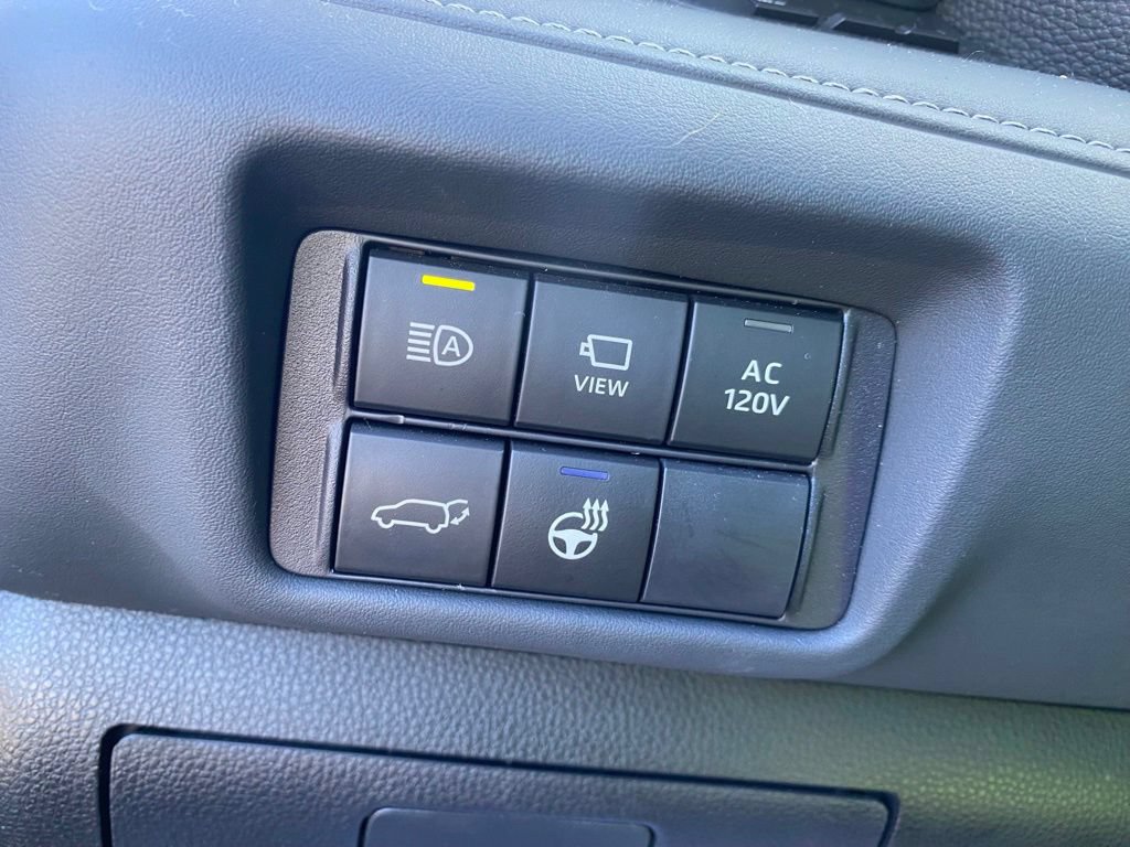 Used 2025 Toyota Highlander Platinum AWD/4WD image 28