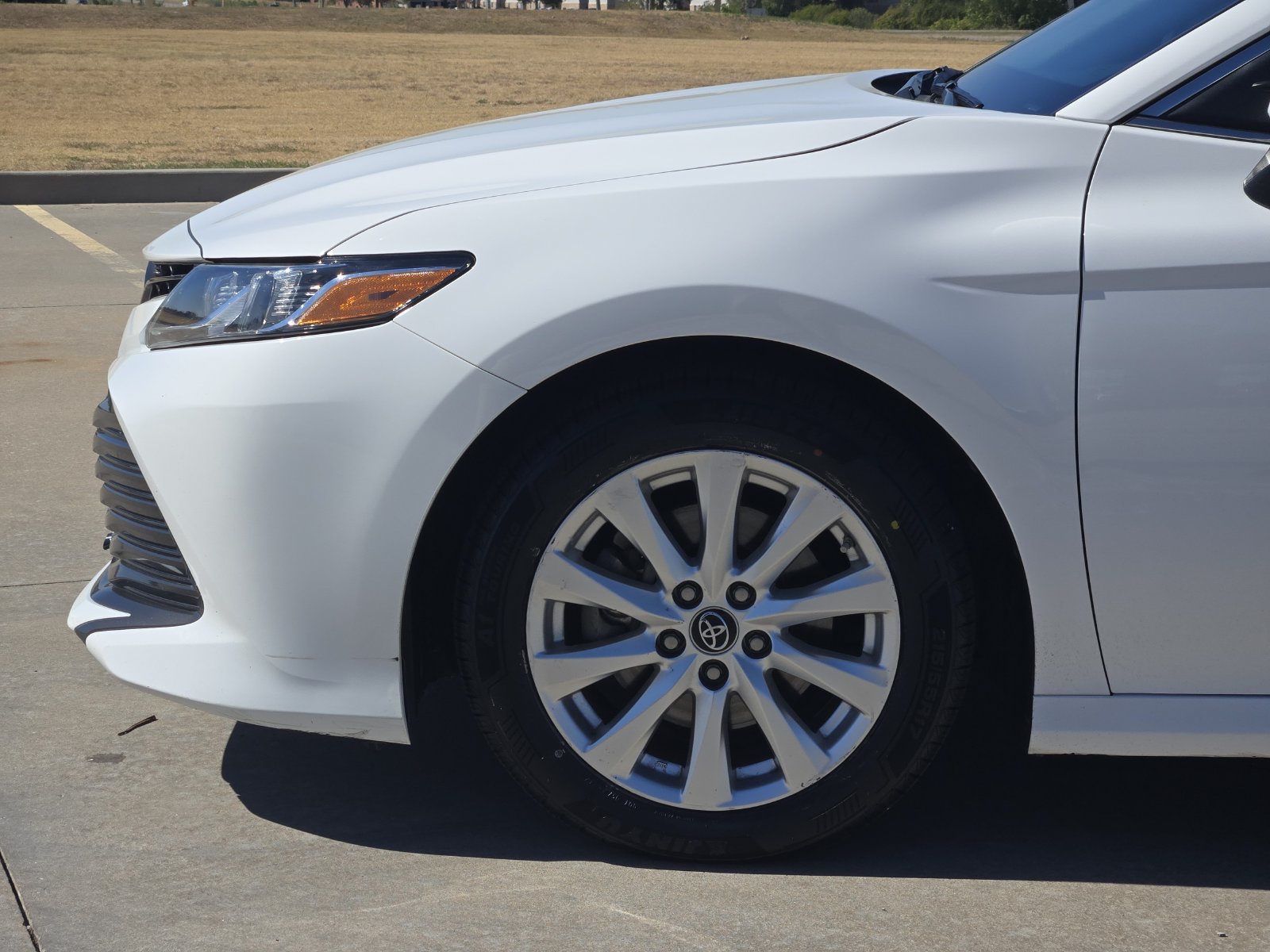 Used 2018 Toyota Camry LE FWD image 9