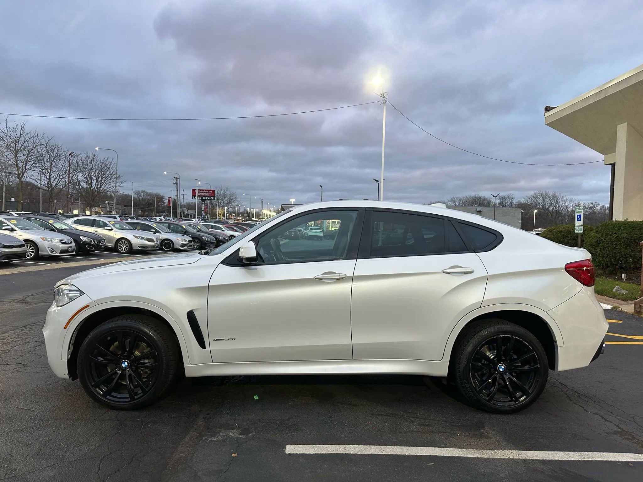 Used 2017 BMW X6 xDrive35i image 4
