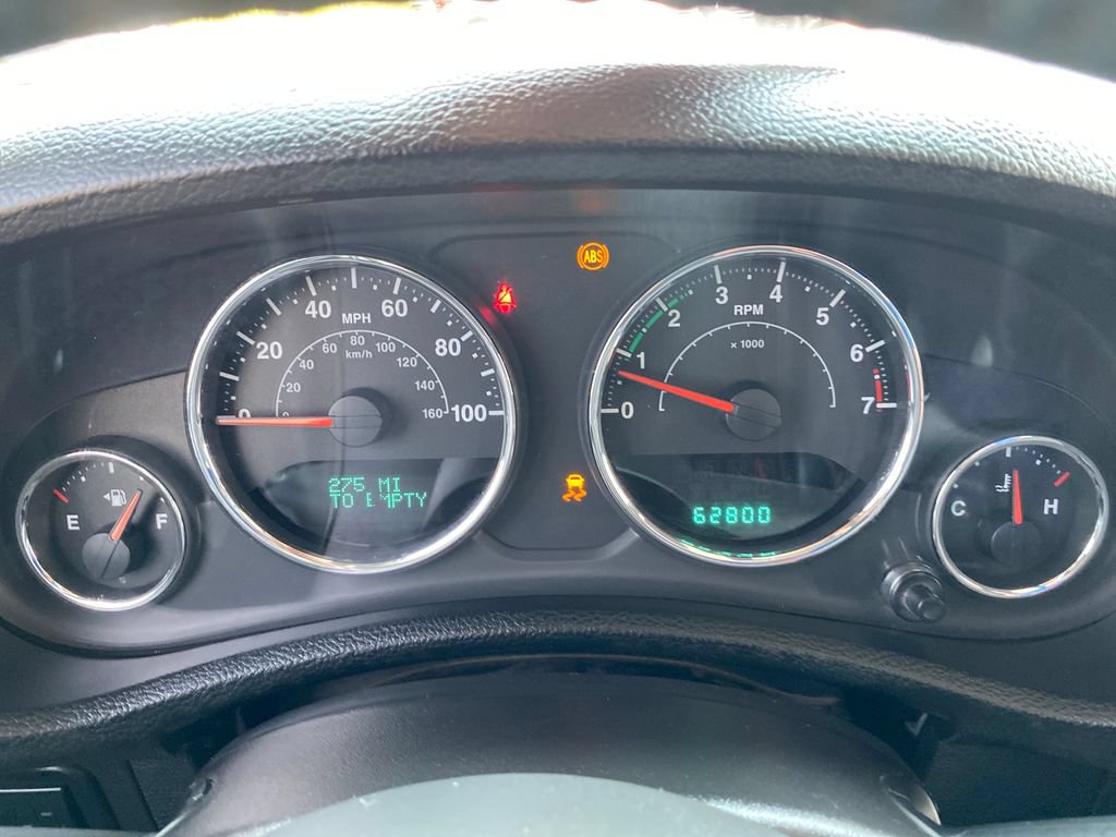 Used 2014 Jeep Wrangler Unlimited Rubicon w/ Connectivity Group AWD/4WD image 16