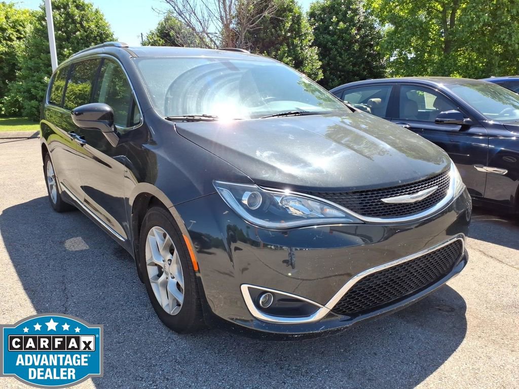 Used 2017 Chrysler Pacifica Touring-L Plus w/ Tire & Wheel Group FWD image 1
