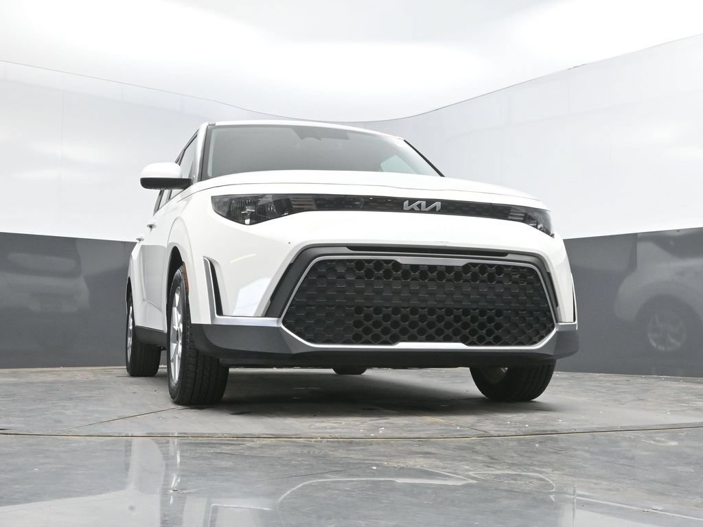 Used 2025 Kia Soul LX w/ LX Technology Package FWD image 32