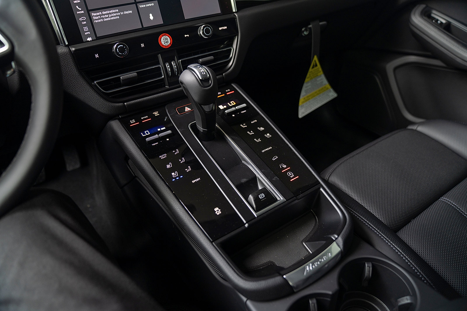 Used 2025 Porsche Macan Base image 12