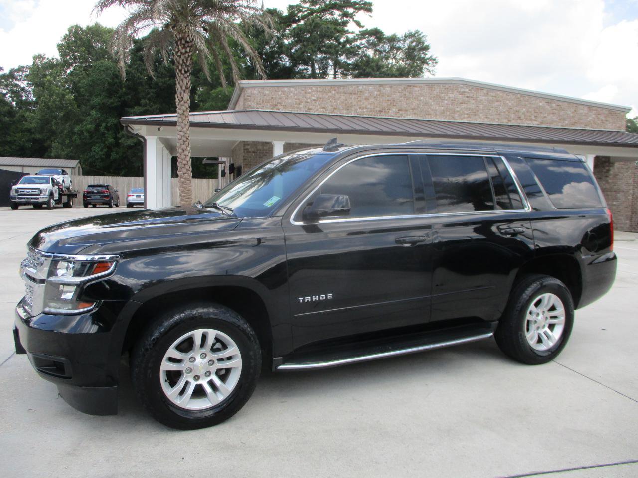 Used 2017 Chevrolet Tahoe LT RWD image 1