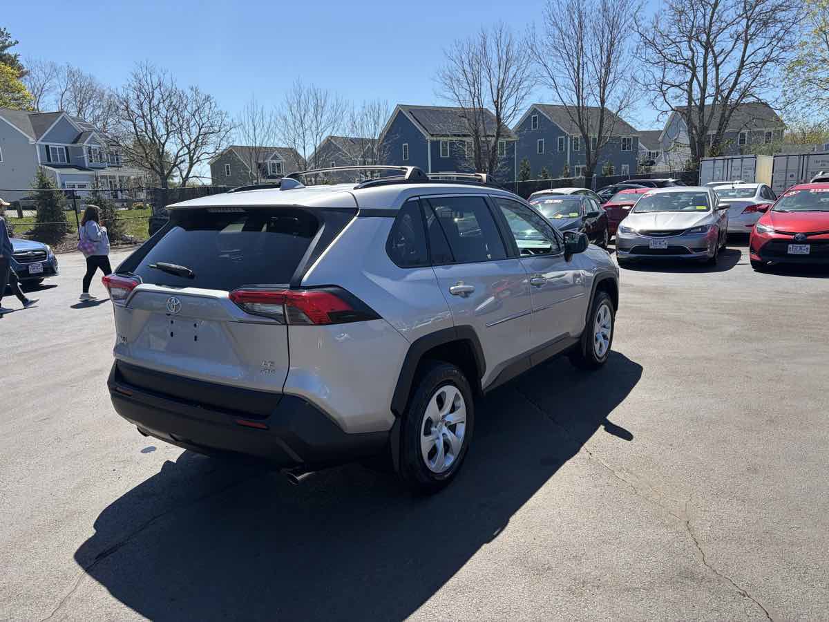 Used 2019 Toyota RAV4 LE AWD/4WD image 6