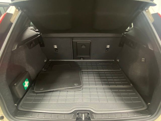 Certified 2025 Volvo XC40 B5 Ultra image 9