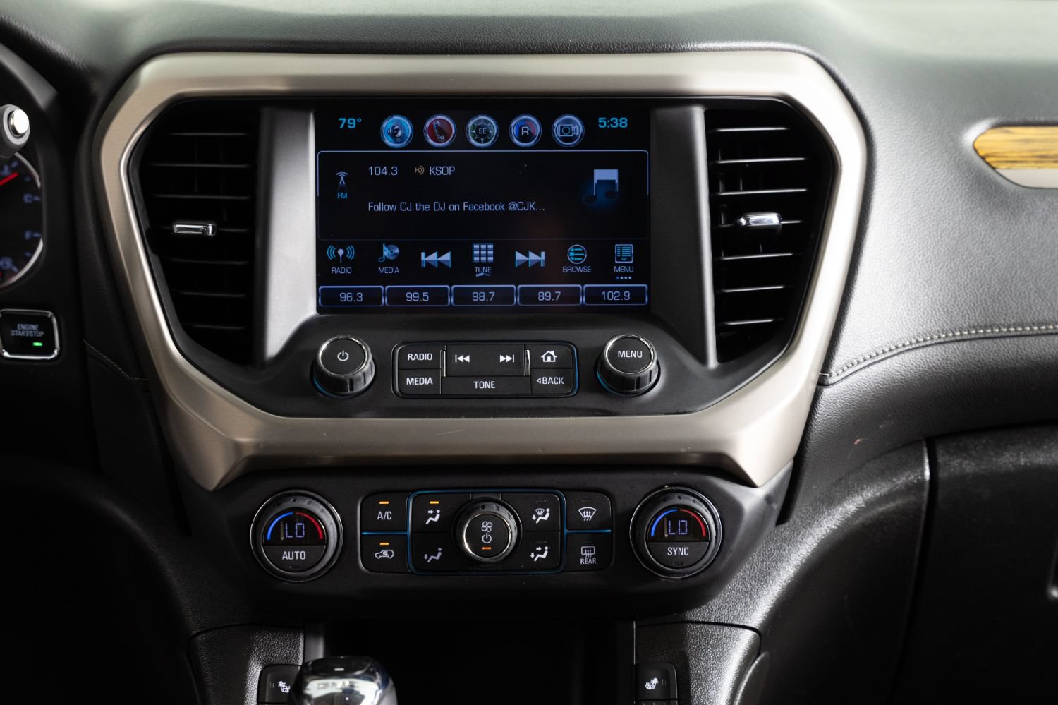 Used 2017 GMC Acadia Denali w/ Technology Package FWD image 38