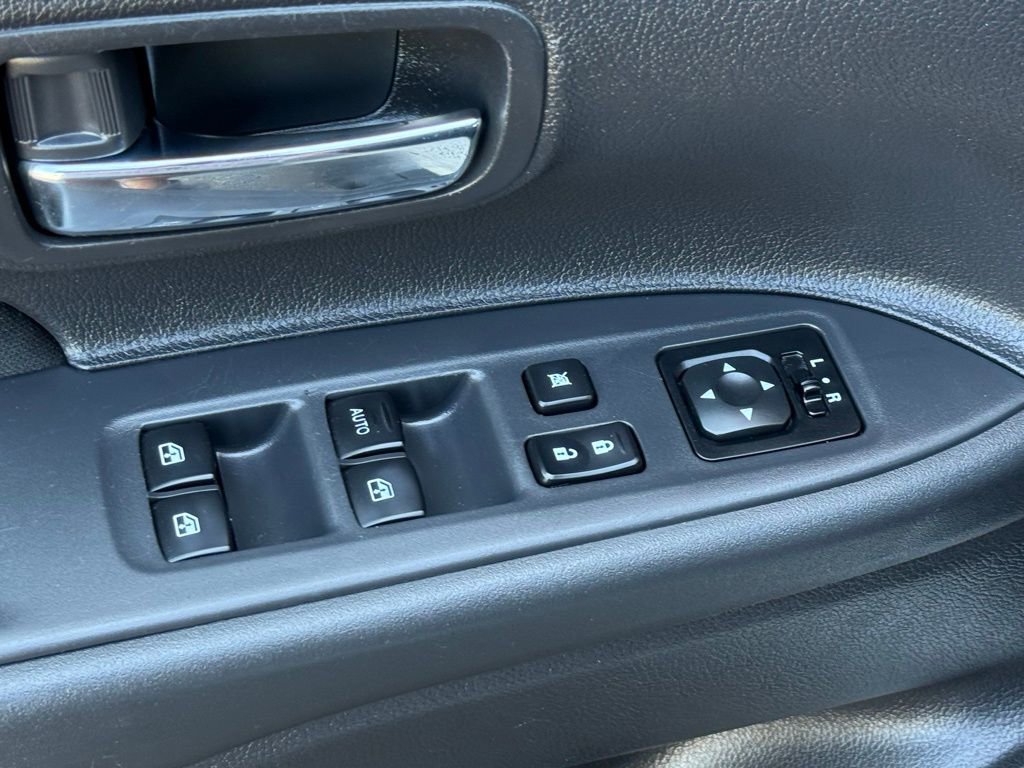 Used 2017 Mitsubishi Outlander ES AWD/4WD image 12