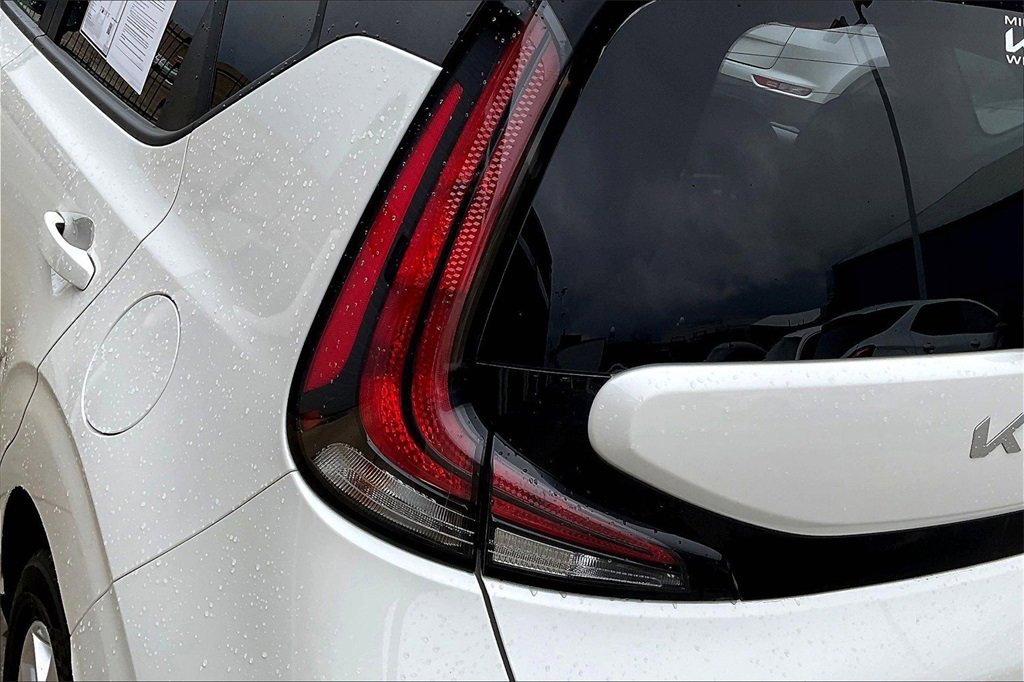 Certified 2023 Kia Soul LX w/ LX Technology Package image 27