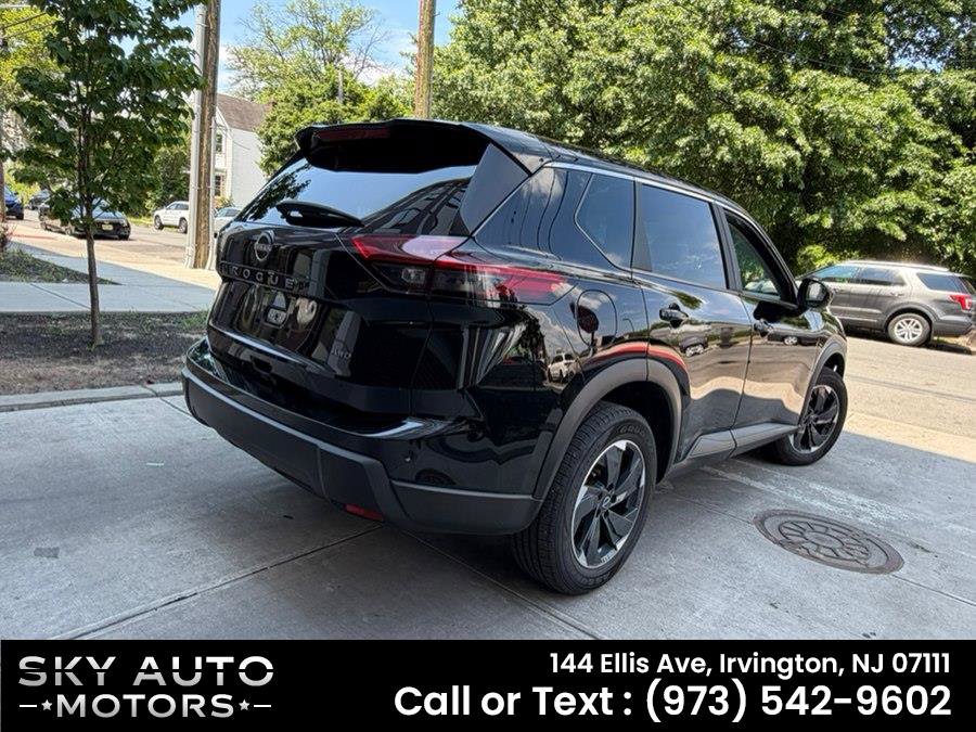 Used 2025 Nissan Rogue SV AWD/4WD image 4
