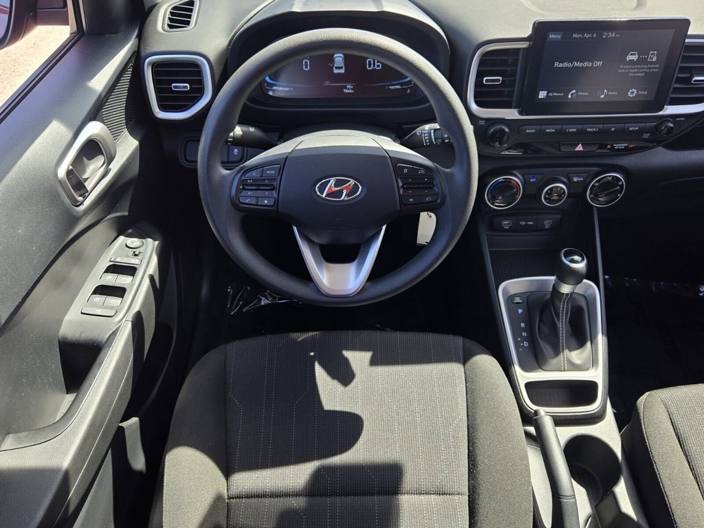 Certified 2025 Hyundai Venue SE FWD image 13