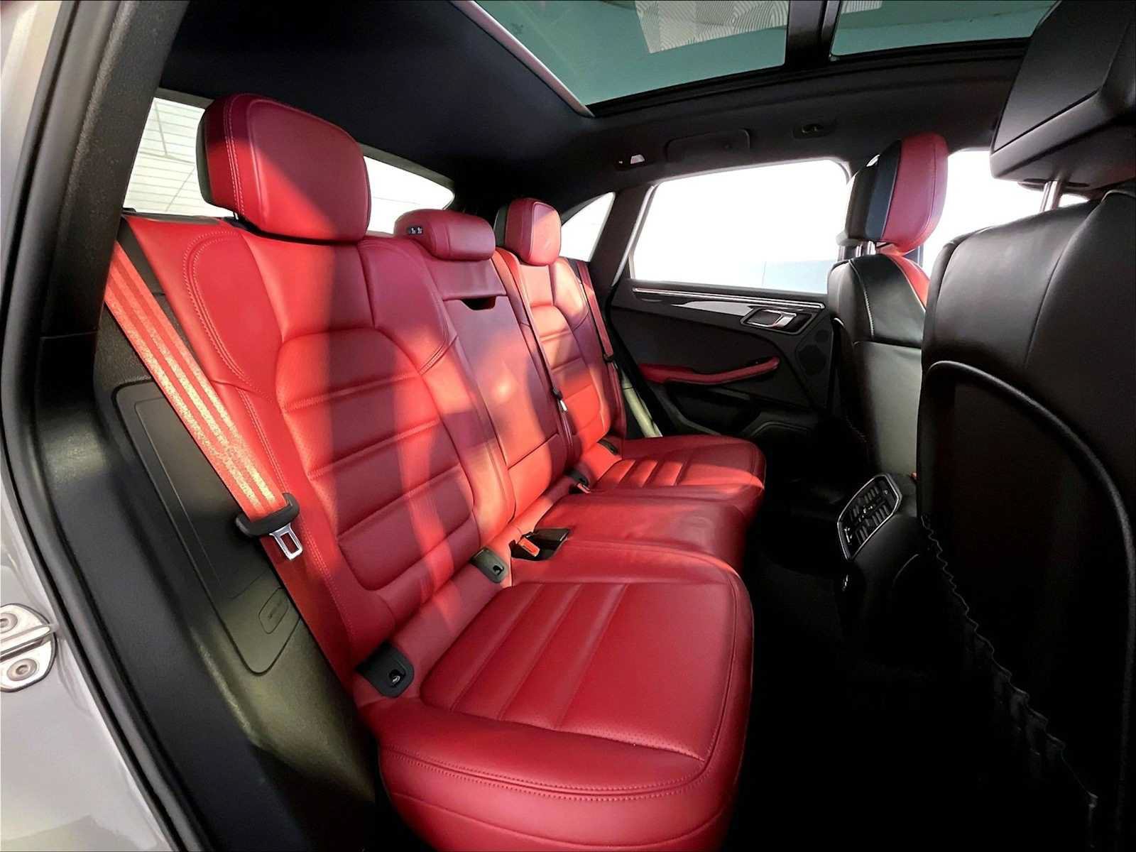 Certified 2023 Porsche Macan S AWD/4WD image 23