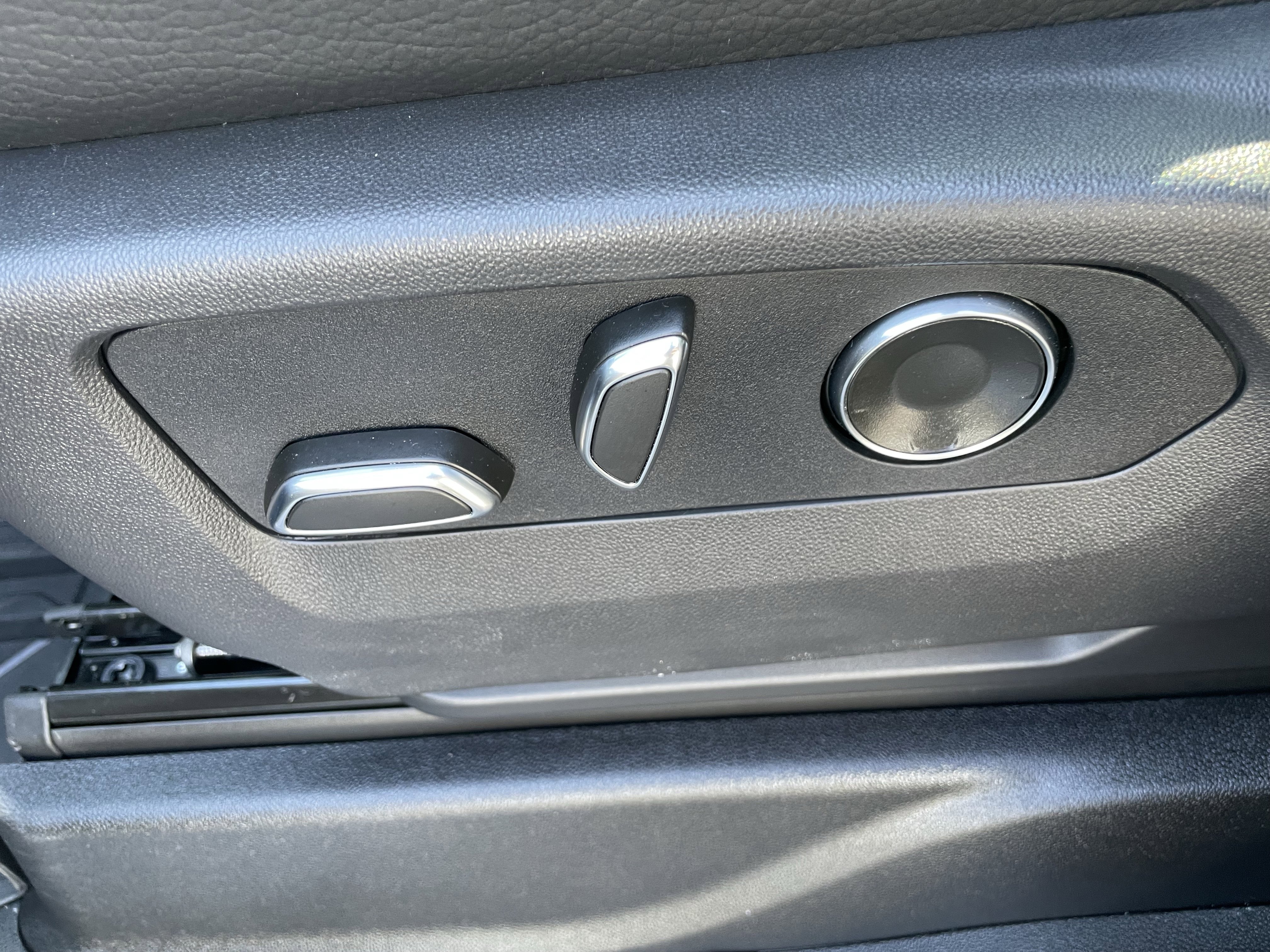 Used 2026 GMC Yukon Denali w/ Sun & Power Step Package image 10