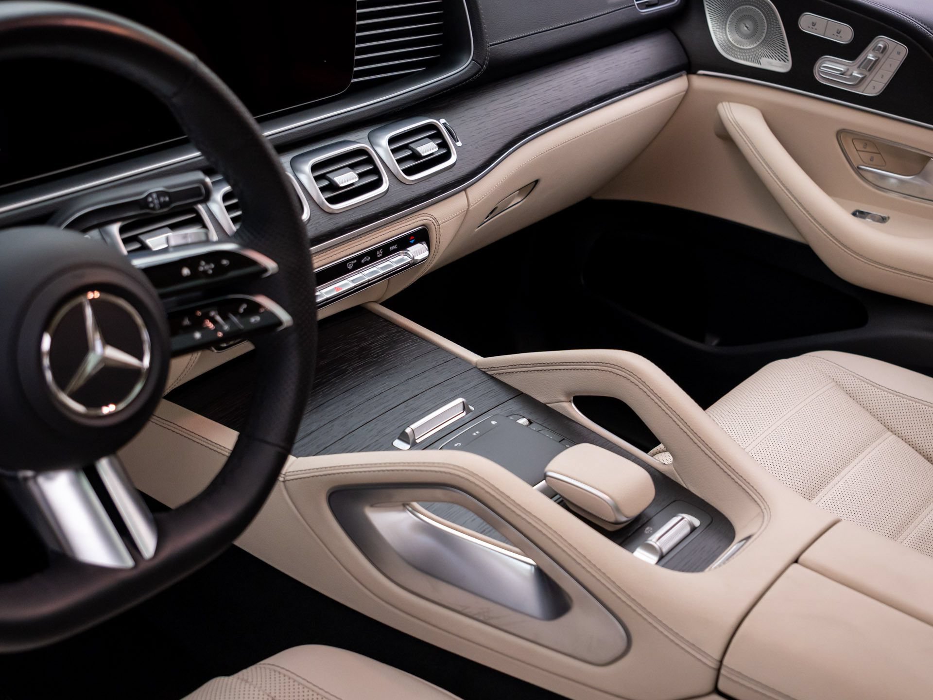 Used 2024 Mercedes-Benz GLS 450 4MATIC image 11