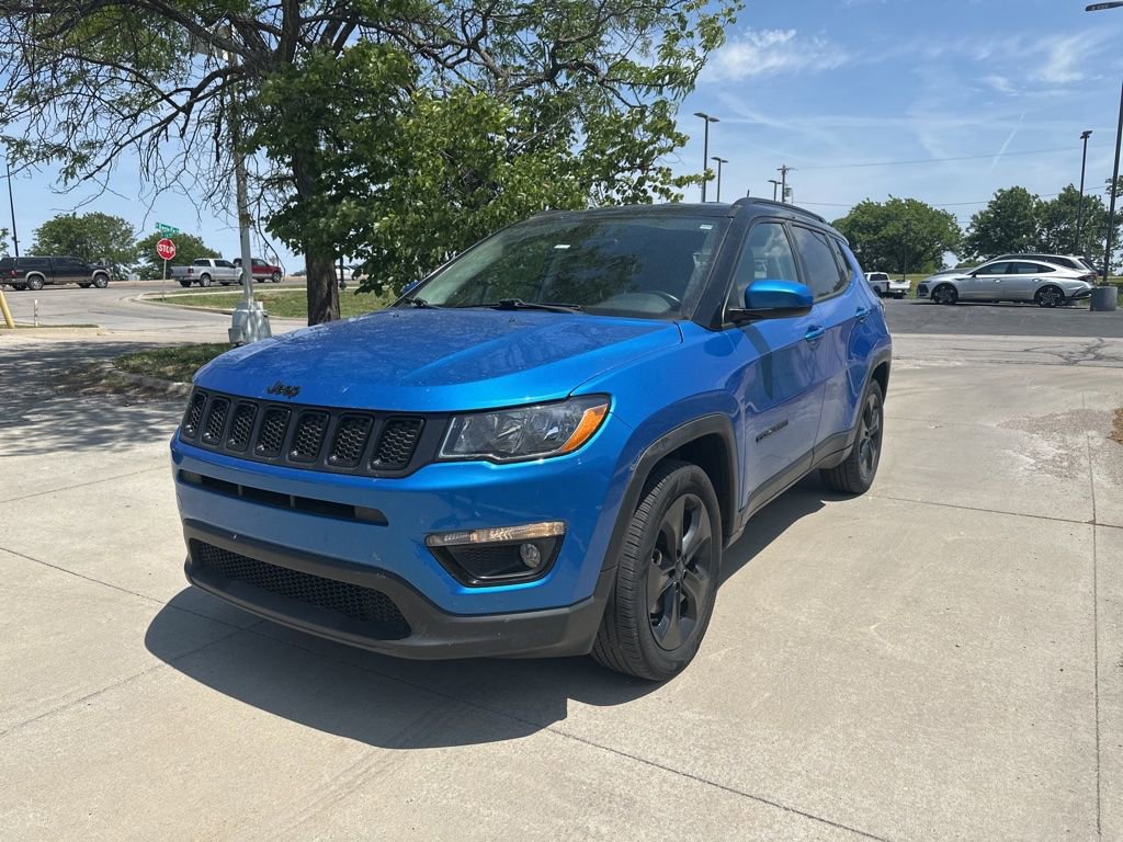 Used 2019 Jeep Compass Latitude FWD image 2