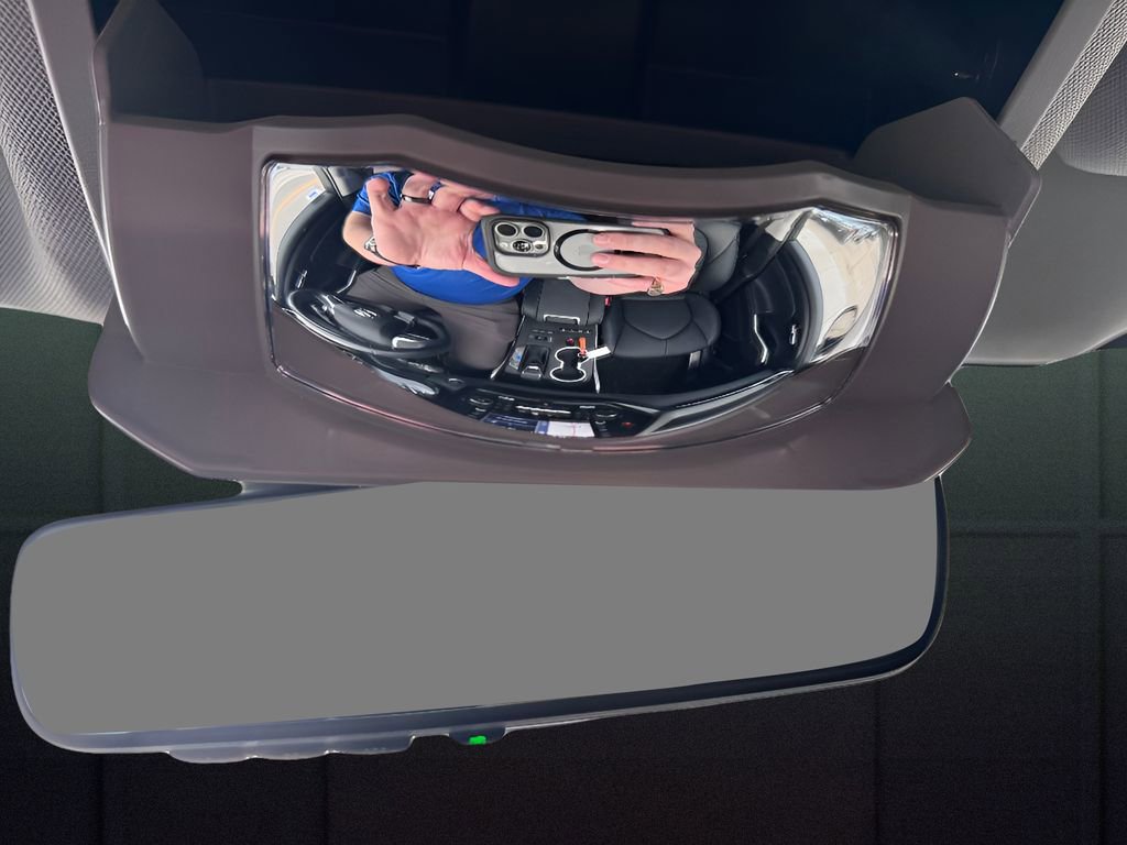 Used 2021 Toyota Highlander XLE image 16