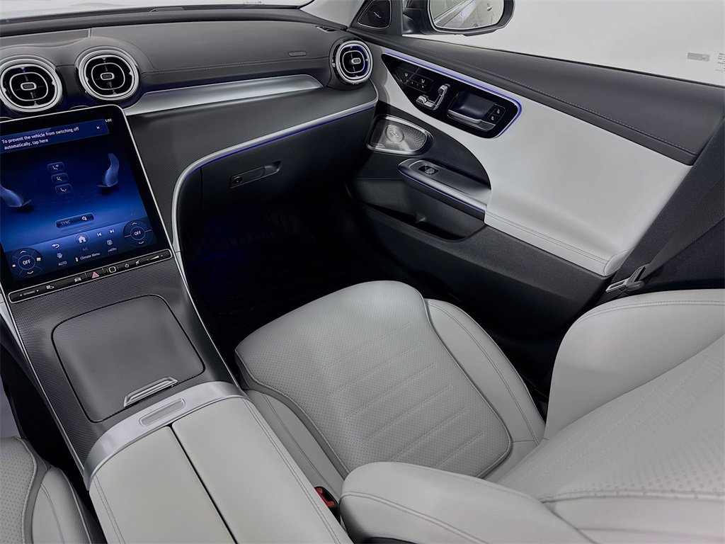 Used 2025 Mercedes-Benz C 300 4MATIC Sedan image 25