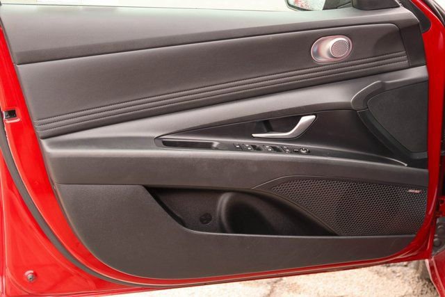 Used 2024 Hyundai Elantra Limited image 9