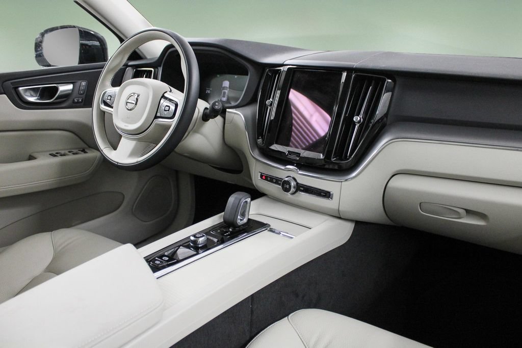 Used 2025 Volvo XC60 B5 Plus w/ Protection Package Premier AWD/4WD image 21
