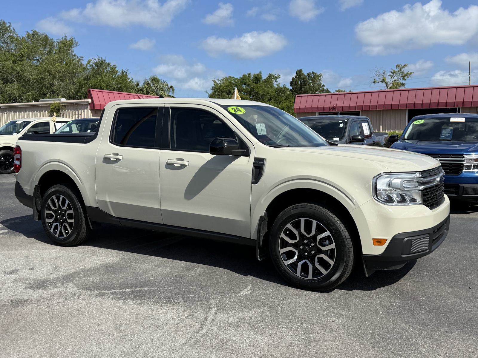 Certified 2024 Ford Maverick Lariat image 2