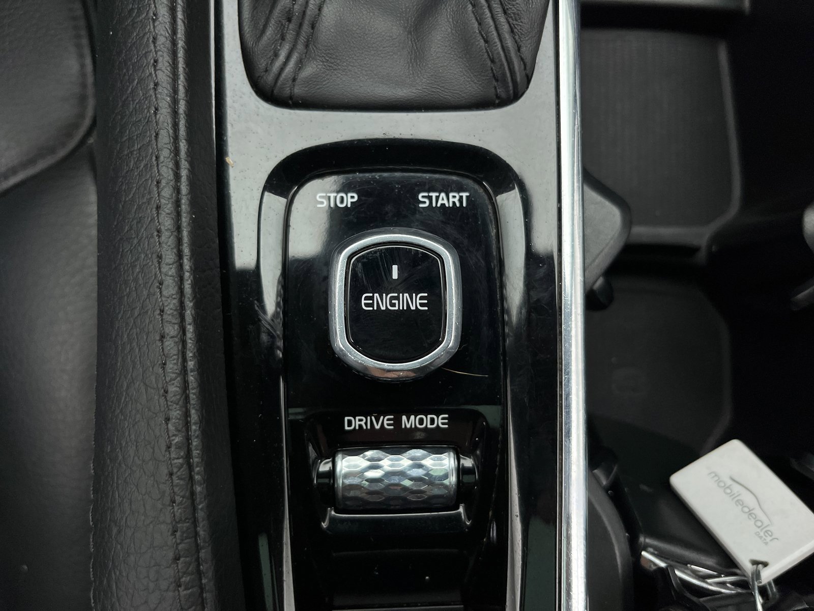 Used 2016 Volvo XC90 T6 Momentum w/ Vision Package image 22