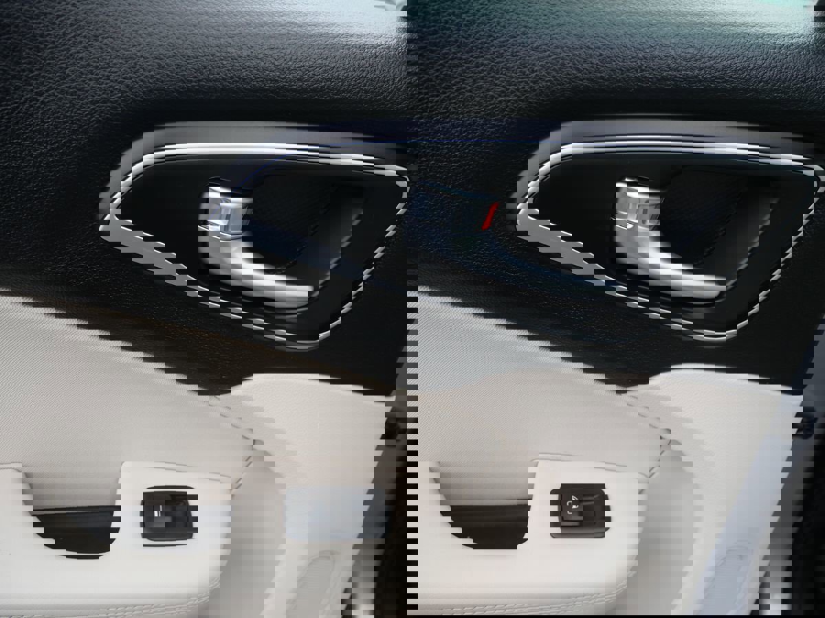 Used 2015 Chrysler 200 Limited w/ Convenience Group image 25