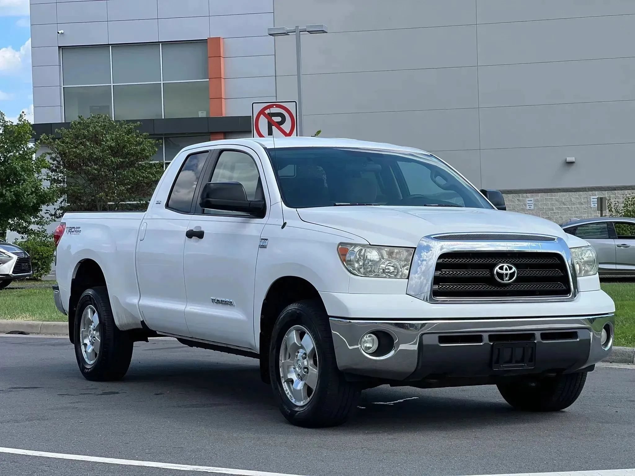 Used 2008 Toyota Tundra SR5 w/ TRD Off-Road Pkg AWD/4WD image 7
