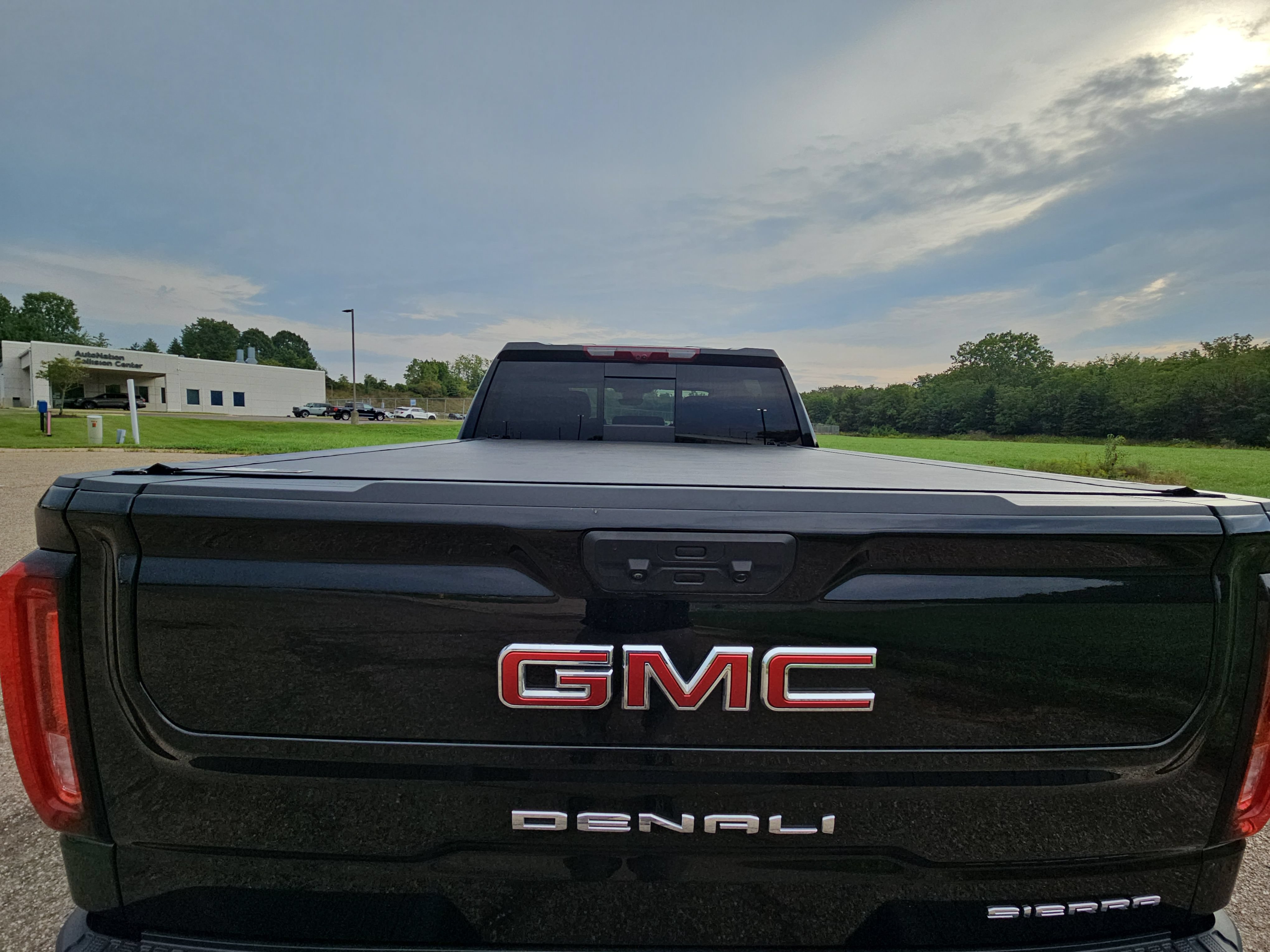 Used 2024 GMC Sierra 1500 Denali w/ Technology Package AWD/4WD image 5