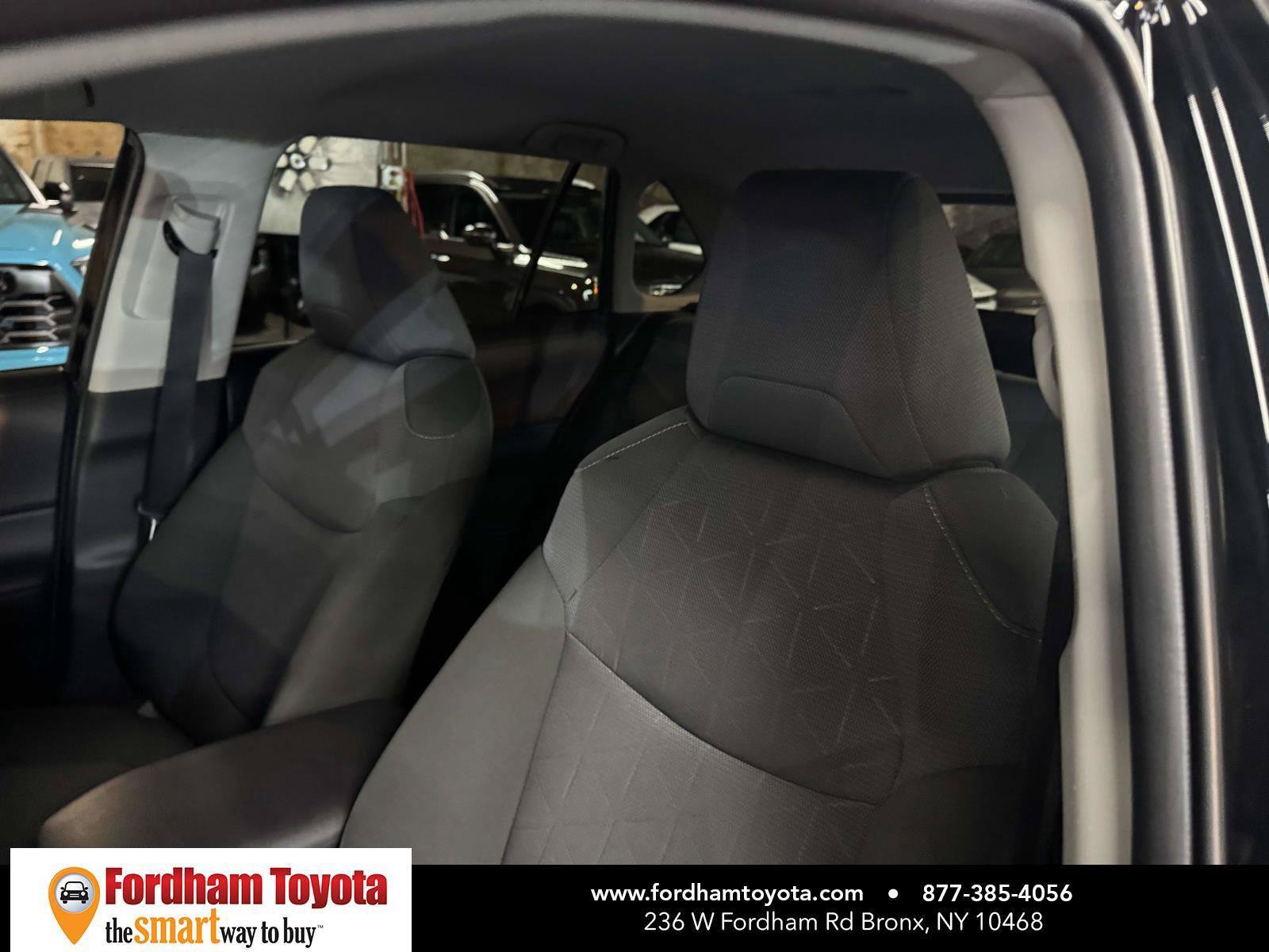Used 2025 Toyota RAV4 XLE AWD/4WD image 19