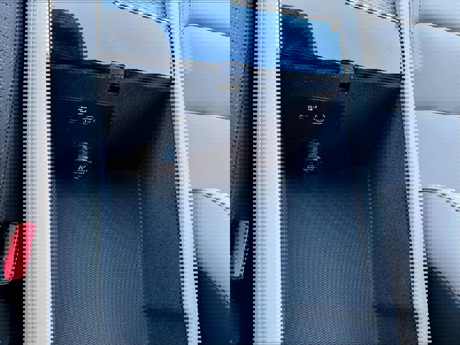 Used 2026 Volvo XC90 T8 Plus w/ Protection Package Premier image 36