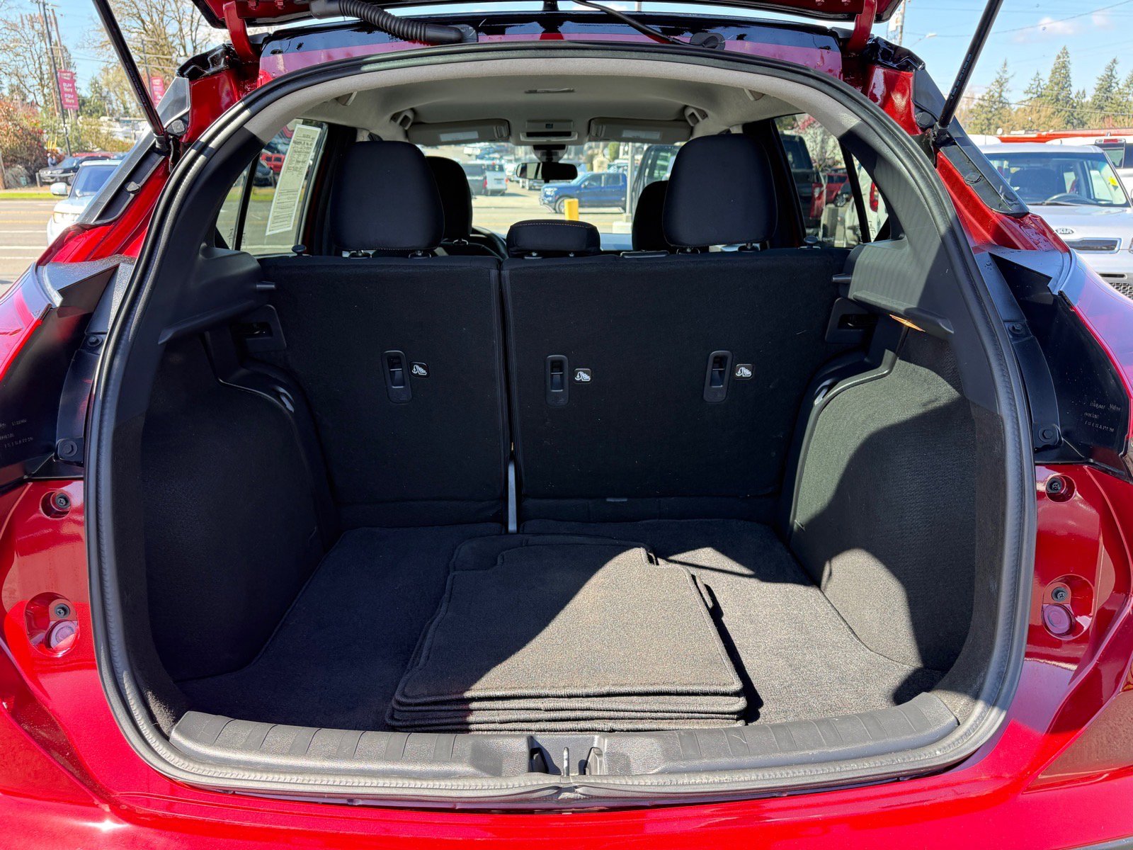 Used 2024 Nissan Kicks SR FWD image 6